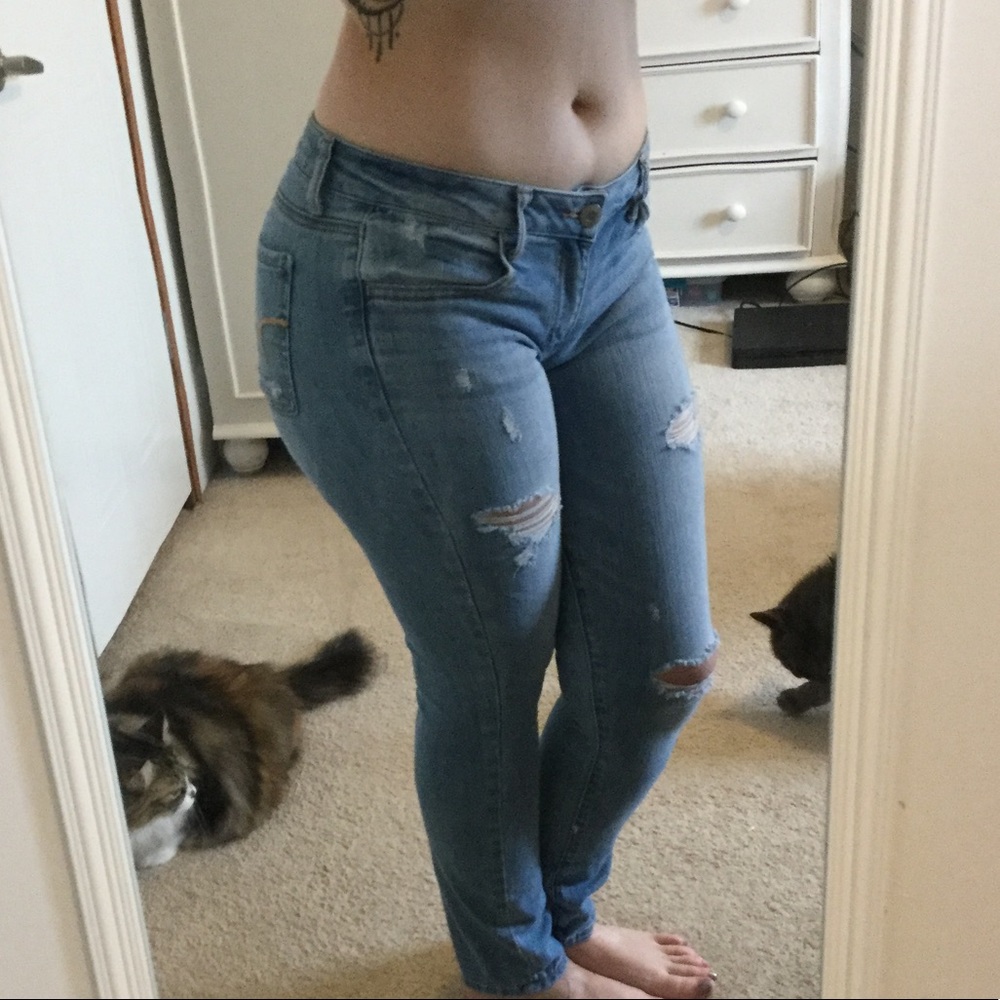 Light distressed jeggings from American Eagle!